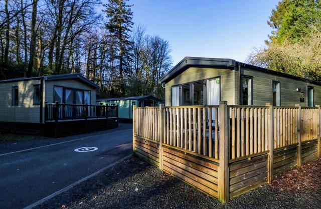 LILY ROSE LODGE, family friendly, with a garden in Troutbeck Bridge