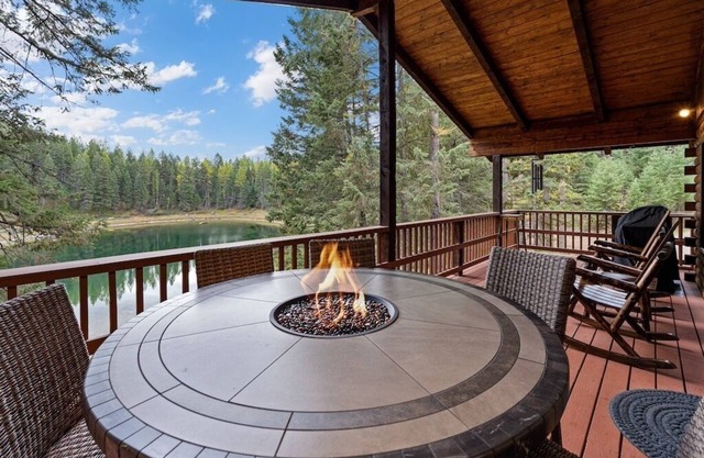 Limberlost West - Your Montana cabin on a lake!