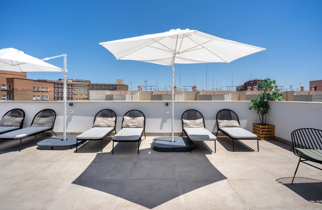 Limehome Sevilla Calle Torcuato Luca de Tena
