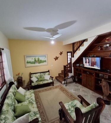 Linda casa a poucos metros da praia 098