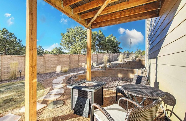 Lindenmere Retreat! Private Suite w Fire Pit