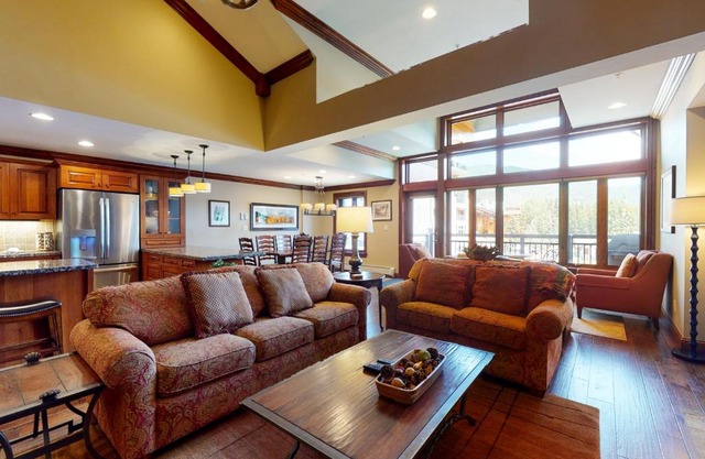 Lion Square Lodge East 313