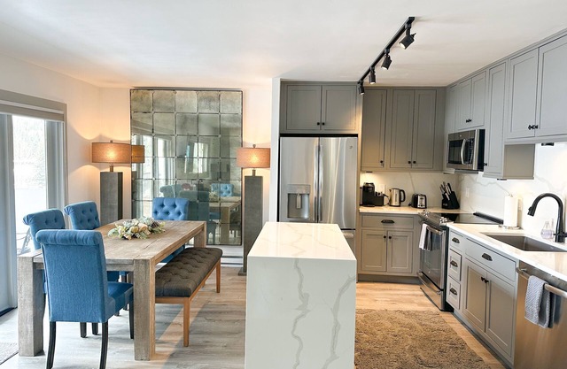 Lionshead Village Vantage Point 2bdr 2bath Condo Steps from Gondola-sleeps 6