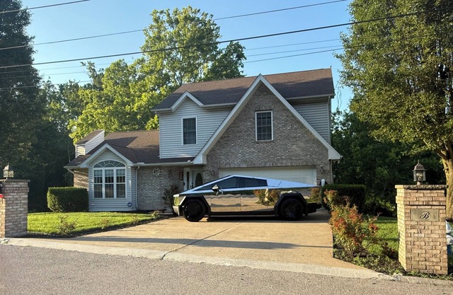 Listing at Pine Circle