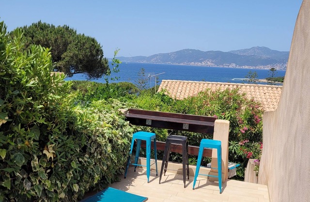 Little Villa "La Maredda" in Porticcio with sea view terrace and beach at 250m!