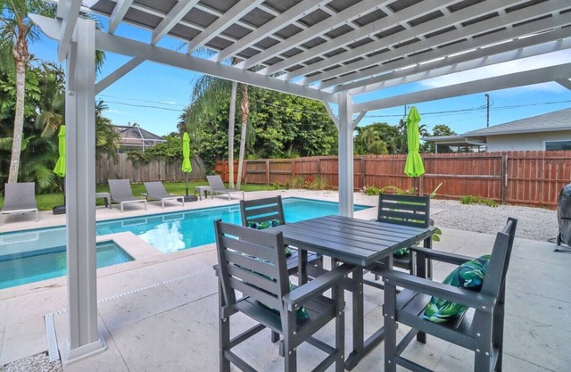 Little Beach House w/POOLandSPA - Vanderbilt Beach