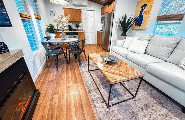 Little Black Cabin in the Oaks
