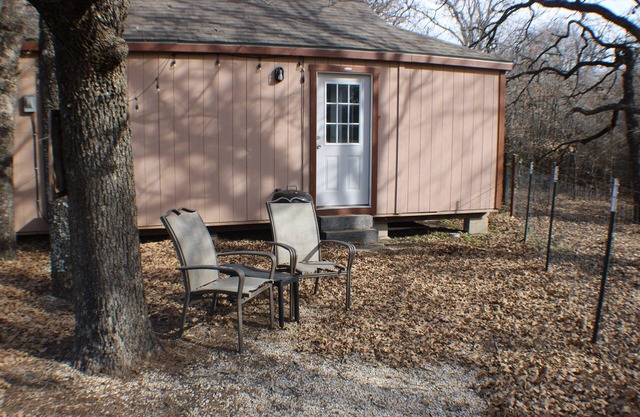 Little Country Cabin near Waco Surf