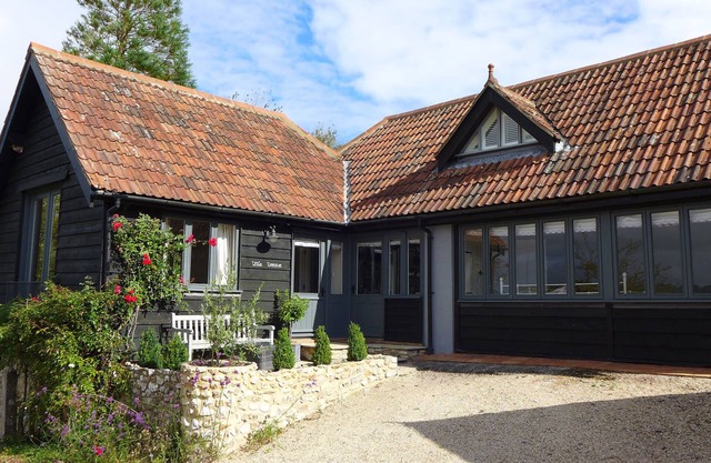 LITTLE EVANSES, family friendly, country holiday cottage in Dalwood
