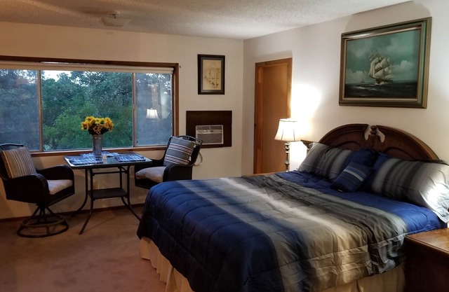 Little House in the HIlls - Privacy and Convenience