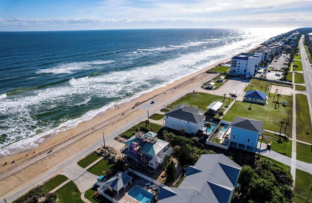 'Little Latitude' High Tide - Oceanfront Home with Crow's Nest!
