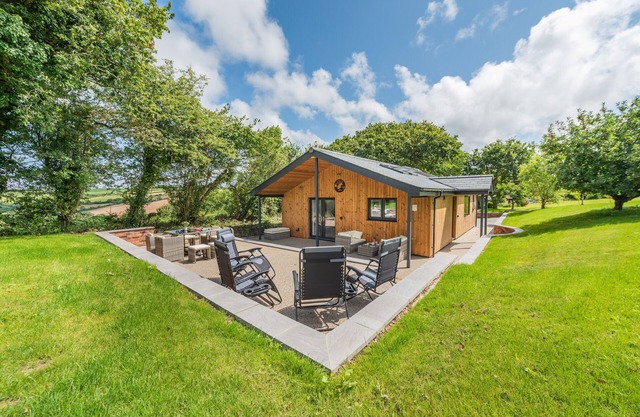 Little Mead - Two Bedroom House, Sleeps 4
