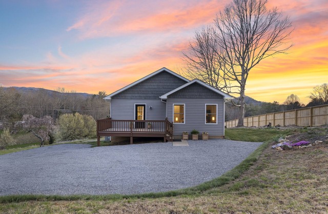Little Pisgah Sunrise by AvantStay | Mountain View