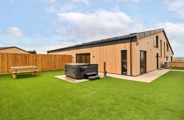 Little Rissington - Barn Three by Interhome