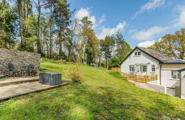Little Whitehayes - One Bedroom House, Sleeps 2