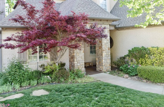 LIV Golf Course <3 mi from custom 4BR, theater, office, chef’s kitchen &studio