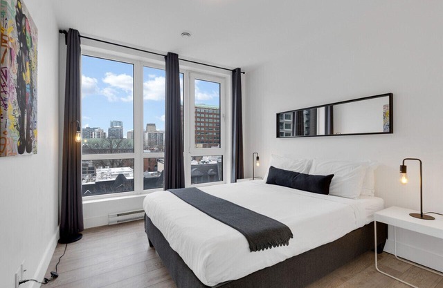 LiV MTL Downtown-503 Premium 3BR Duplex Rooftop