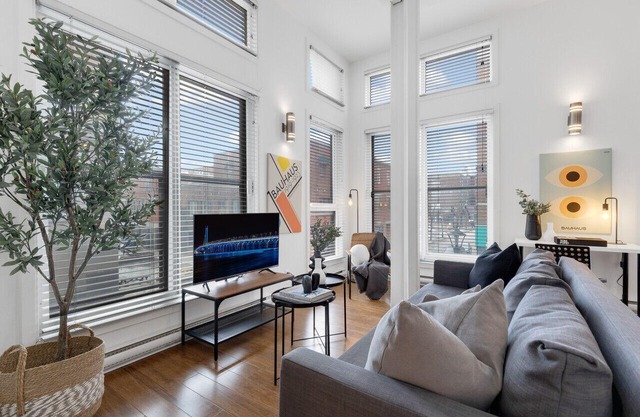 LiV MTL Main-203 Spacious 2BR Suite + Mezzanine