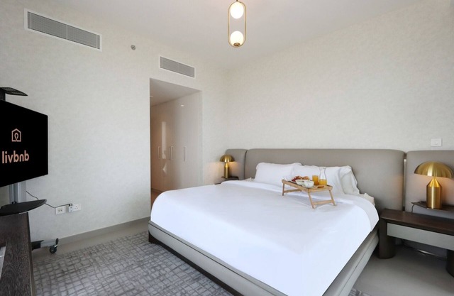 Livbnb-3BR Suite next to Dubai Mall with Burj View