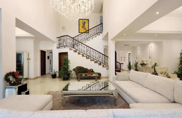Livbnb-Exquisite 4BR Villa with Maid's Room in Jumeirah Islands Cluster 23