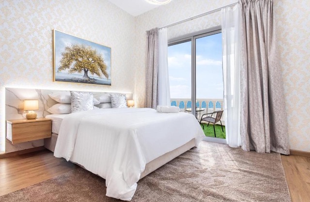 Live and experience a stunning Sea View Studio