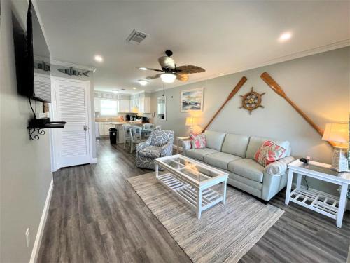 LIVE ON ISLAND TIME! GREAT GULF SHORES BEACH CONDO, VERY NICE