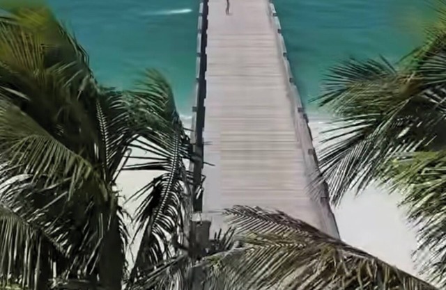 Live the island life 0.7 mi to the beach, in our 2 bed, 2 bath condo in Venice!