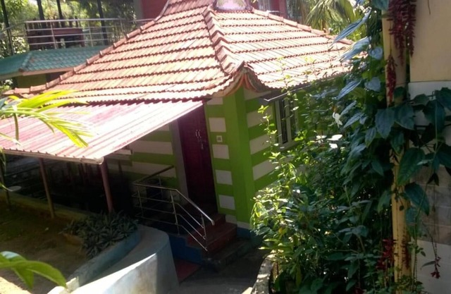 LIVGRAND DEEPIKAS RESIDENCE VALPARAI