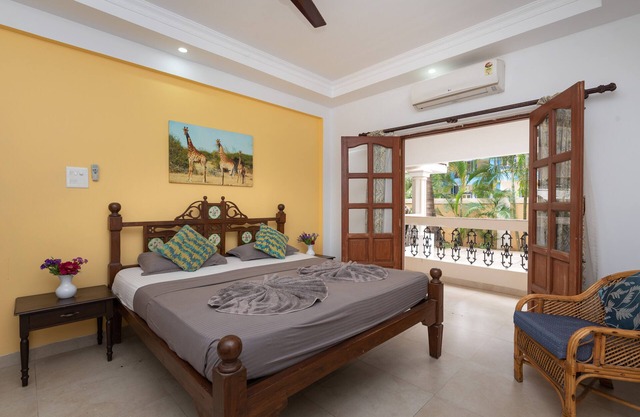 Living in the Lap of Luxury with Art Murals, Pool & Seahorse Shower in Calangute