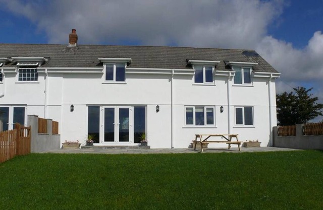 Llanelen Farm, Sleeps 4