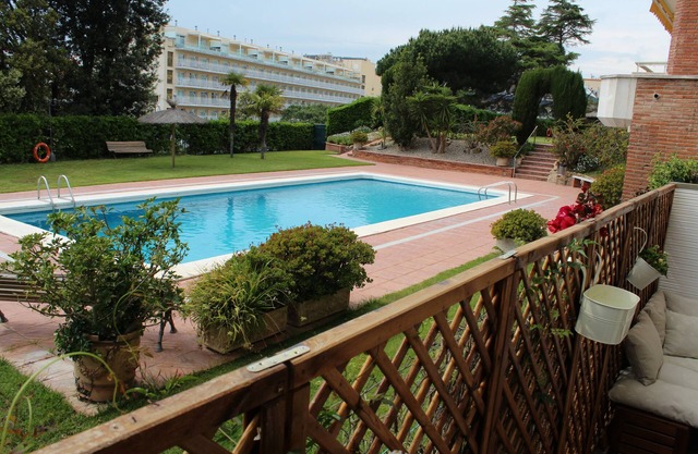 Lloret de Mar, 5 min walk to Fenals beach. Pool & Garden!