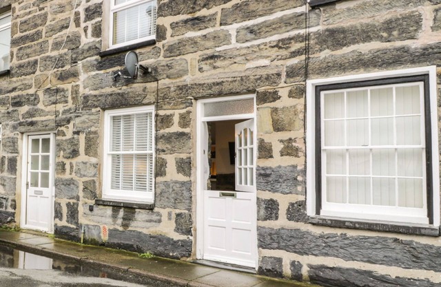 LLYS MADOC, romantic, luxury holiday cottage in Porthmadog