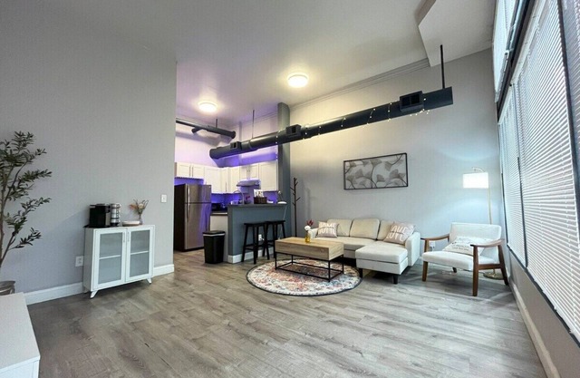 Local Modern Getaway - Ground Floor