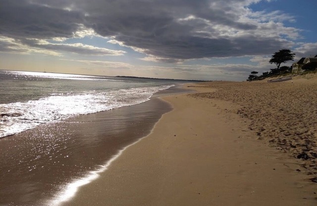 Located 1 min from the beach, charming Breton style house, quiet area