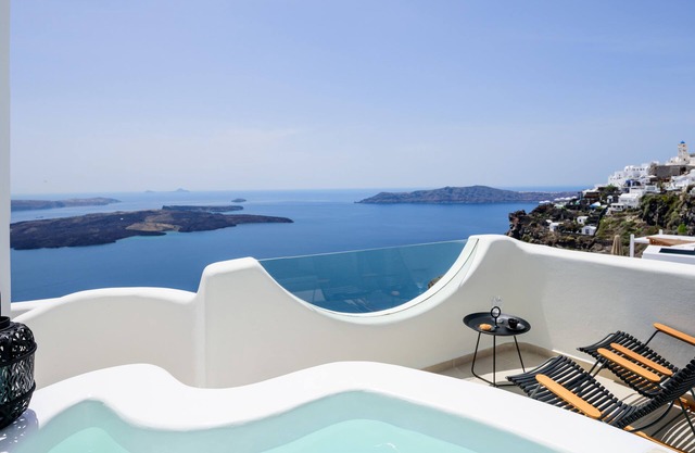 Located at the breathtaking caldera of Imerovigli