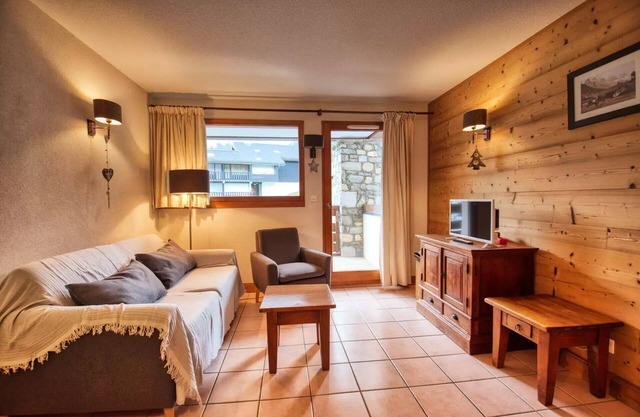 Located at the foot of the Morillon 1100 slopes