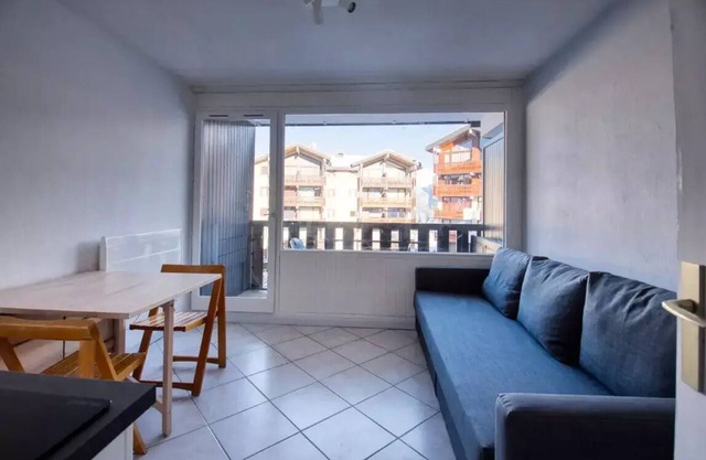 Located at the foot of the Morillon 1100 slopes