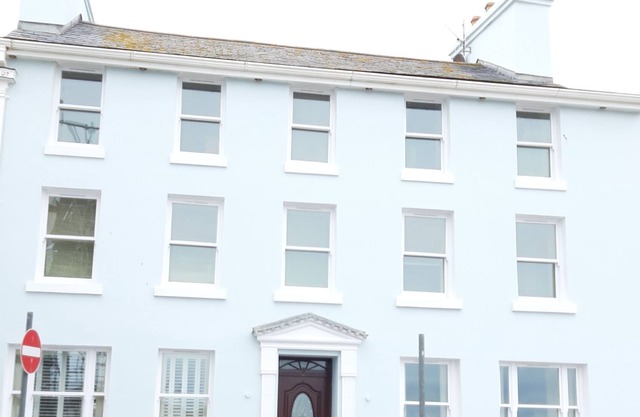 Located in a prime position on Peel promenade, Imperial House is the perfect seaside getaway for fam