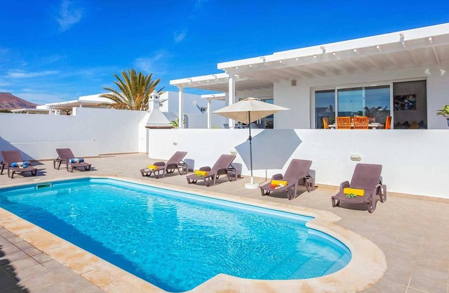 Located in a quiet cul-de-sac, you will find the delightful Villa Captains Retreat.
