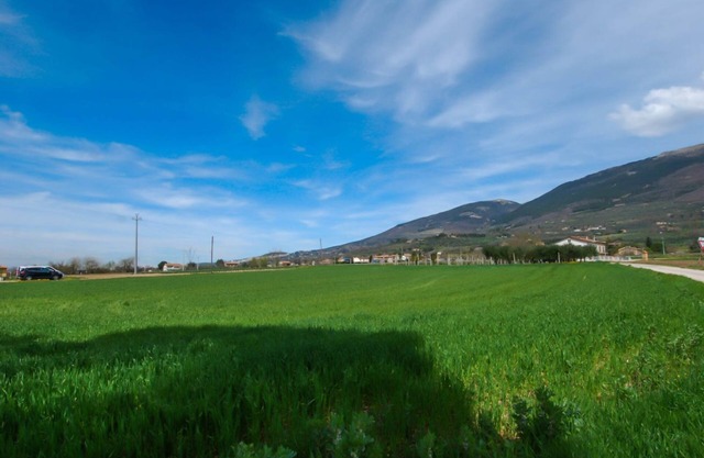 Located in the Capodacqua district of Assisi, 5 km from Assisi, Casa Fiorelli is a quiet apartment surrounded by nature with a wonderful view that stretches from Assisi to Mount Subasio.Located in a strategic position, it allows to reach in few kilometer