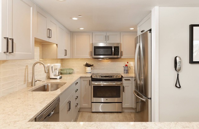 Located on Fanny Hill, Stonebridge Condo 933, 2 Bedroom & Den 3 BA
