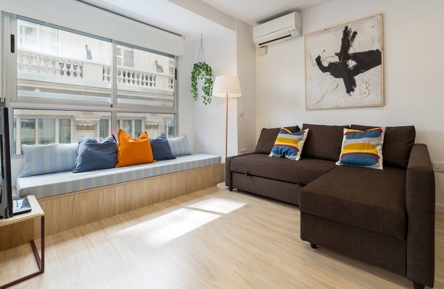 LOCATION, DESIGN, NEW BRAND, FRIENDLY HOSTS HELP TO ENJOY VALENCIA AS A LOCAL!