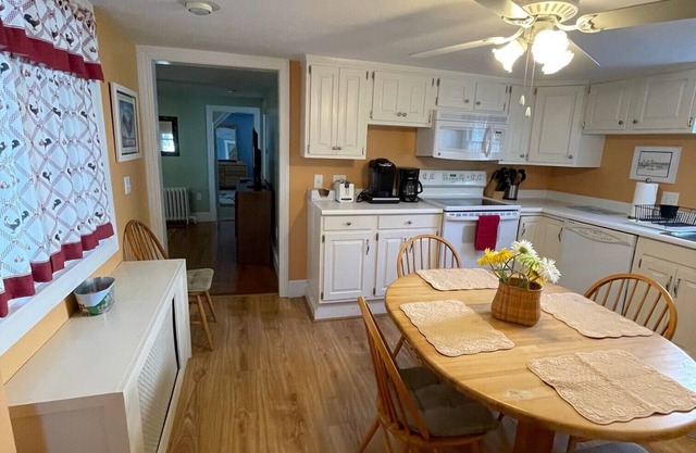LOCATION! Downtown, 2BR, Full Kitchen, Patio, off-street parking for two cars!