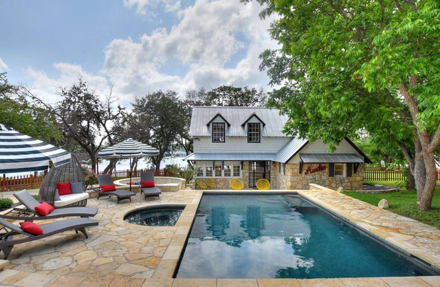 LOCATION! Lake Travis Waterfront~Pool, Spa, Outdoor Kitchen, Location