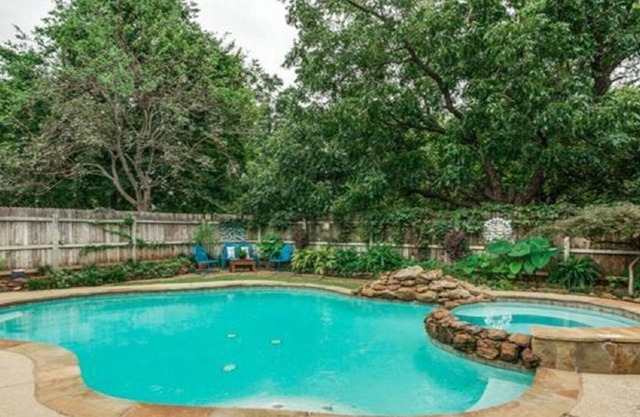 LOCATION! Large Open, Pool/Hot Tub, by Gaylord/Slps 16/Main ST