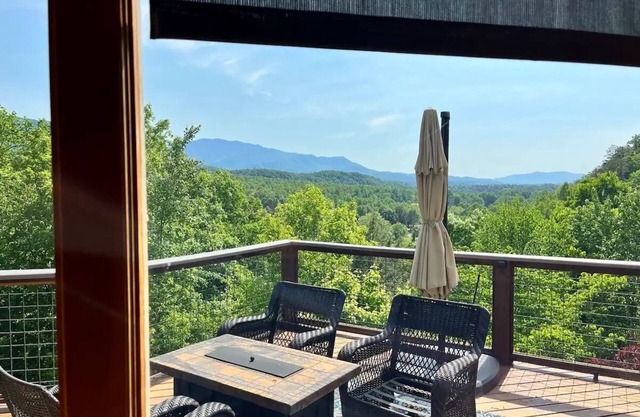 Location Location Location ! Resort Pools , Hot Tub ! MILLION DOLLAR VIEW !