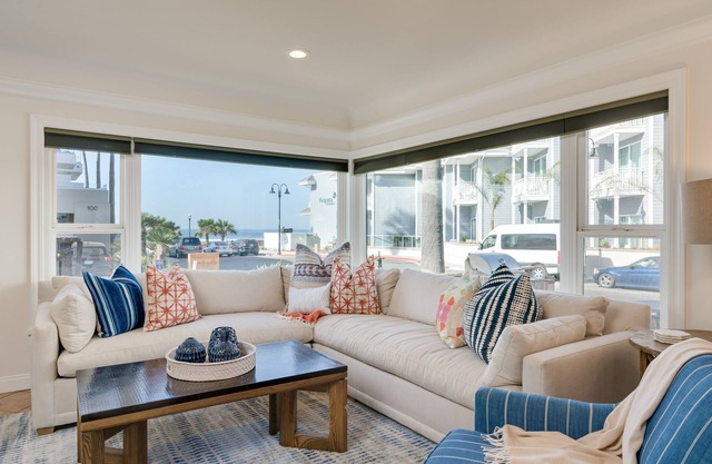 LOCATION, LOCATION, LOCATION! 7 Bedrooms - VIEW - Steps to Sand/Ocean/Pier