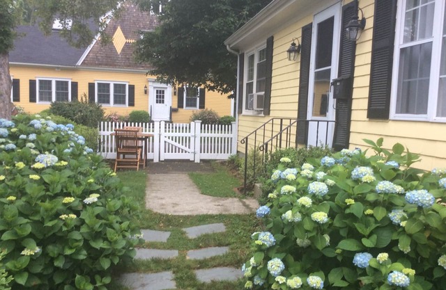 Location, Location, Location walk to beach, shopping, restaurants, cliff walk