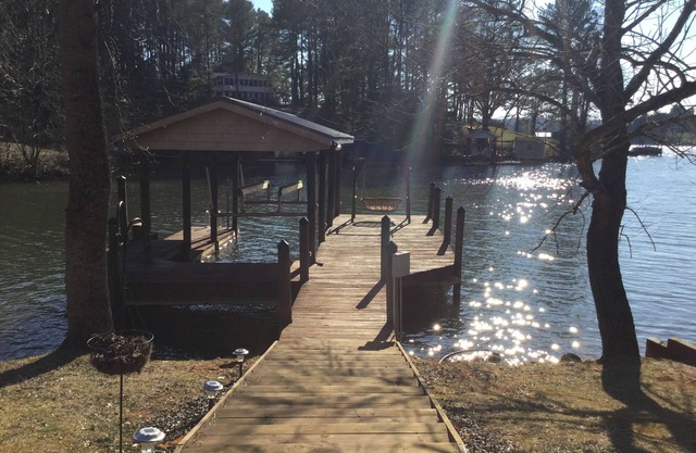 Location! Location! Location! Nice cove and close to all lake activities!