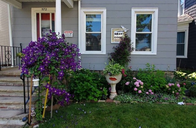 Location! Location! "Gray Goose" - walk to Falls, Casino and Attractions